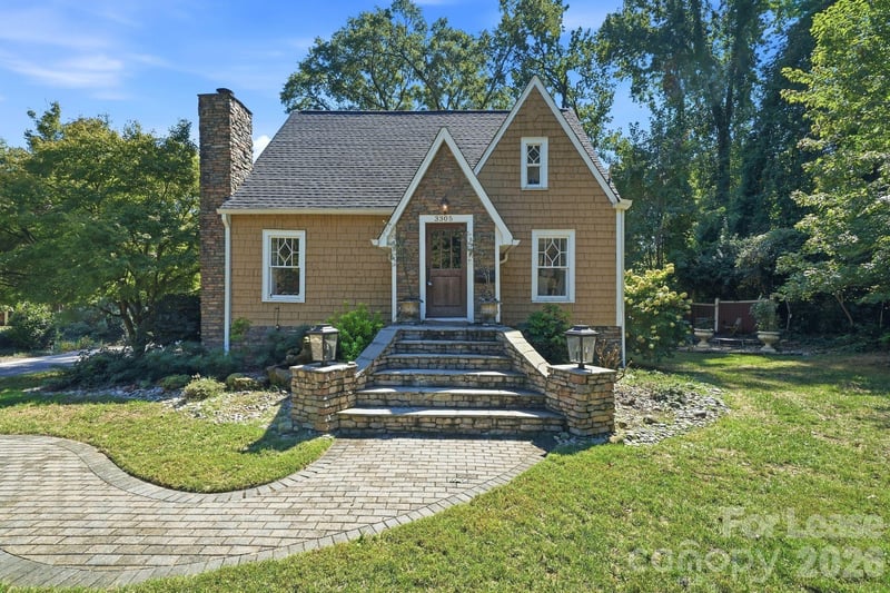 3305 Cambridge Road, Charlotte, NC - 3 beds, 3.5 baths - $4,400/mo