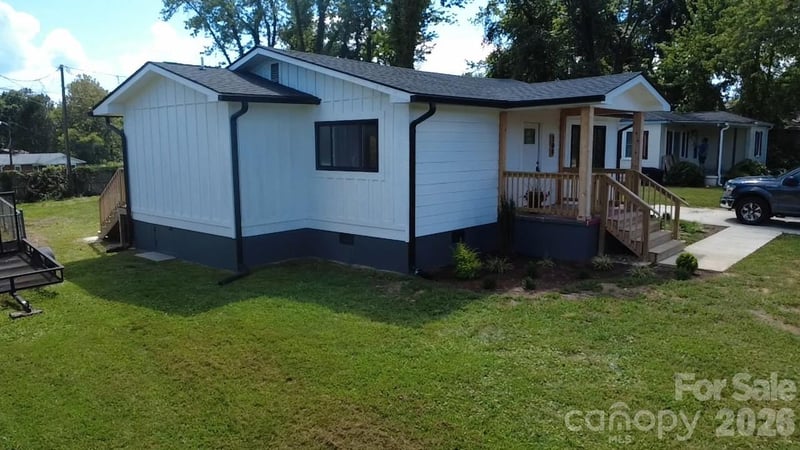 108 Maplewood Knoll Drive, East Flat Rock, NC - 2 beds, 1 bath, 900 sqft - $299,900
