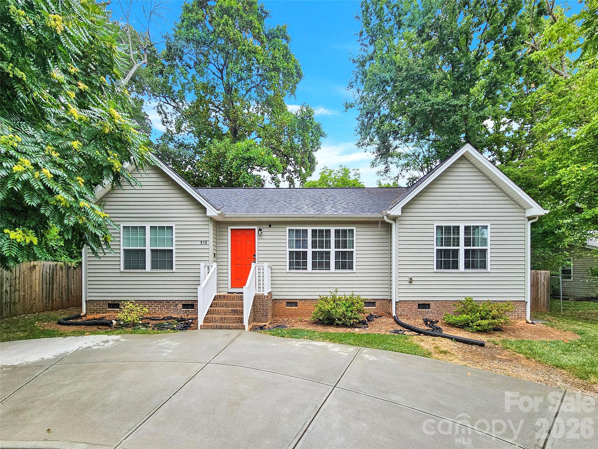 919 Edgemont Ave, Belmont, NC 28012. property listing photo