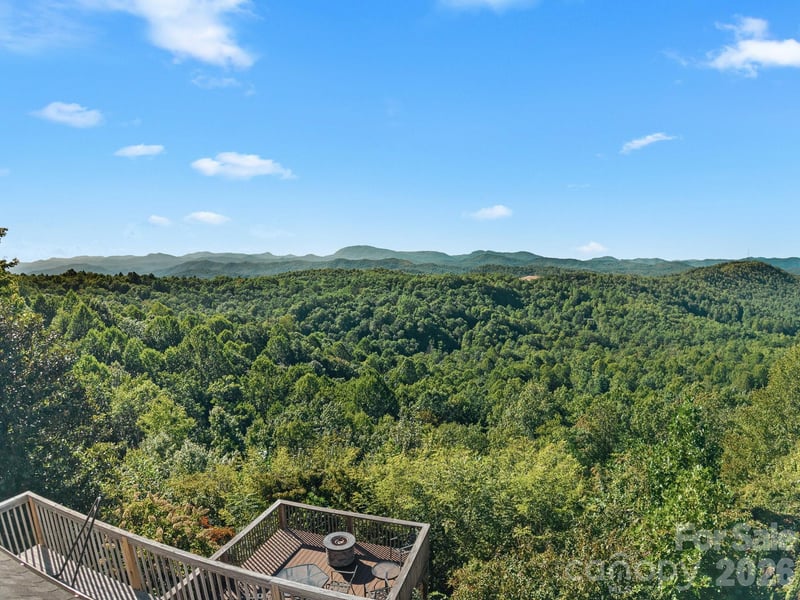 70 Moor Lane, Brevard, NC - 3 beds, 2.5 baths, 2,391 sqft - $595,000