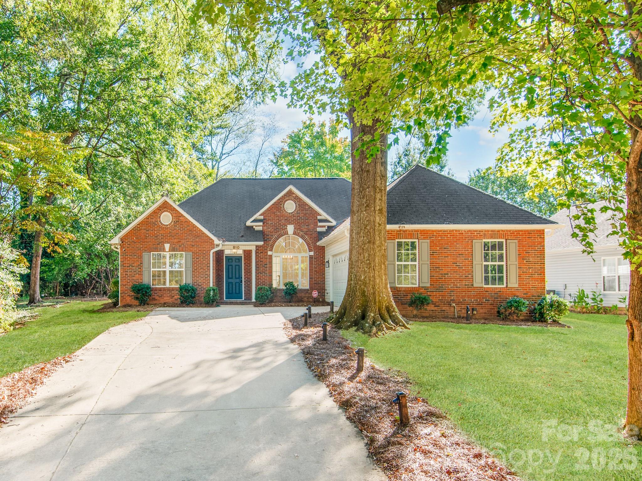 810 Greenhill Dr, Charlotte, NC 28217. property listing photo