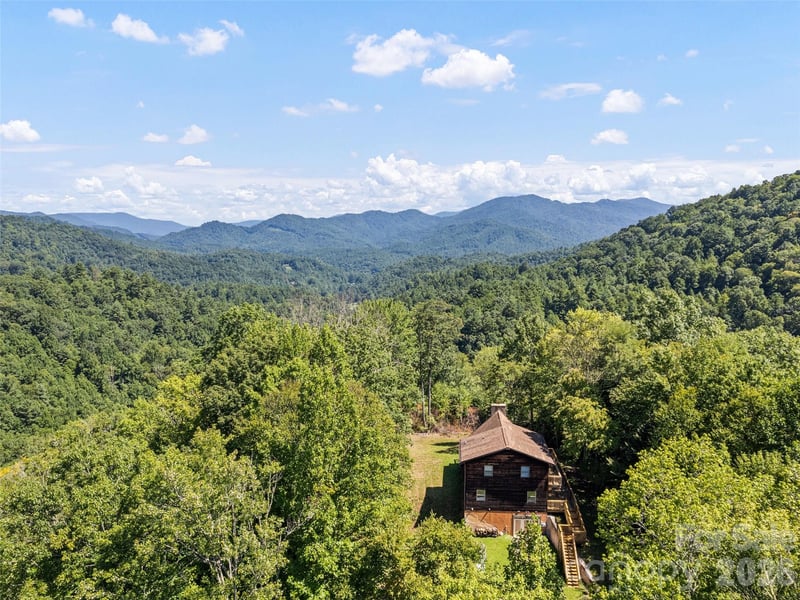10435 White Oak Road, Waynesville, NC - 3 beds, 2 baths, 1,665 sqft - $1,199,000