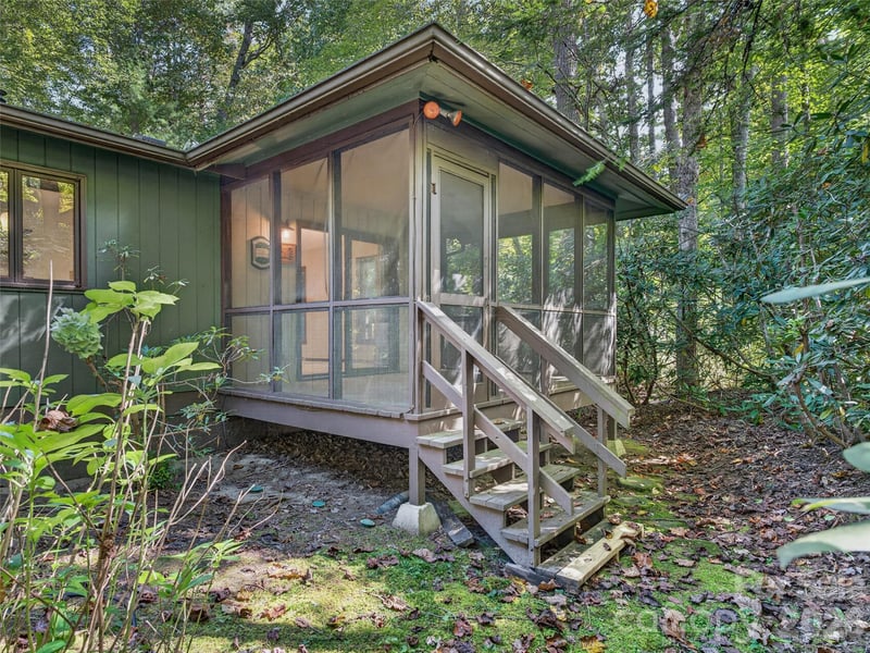 64 Surrey Lane, Brevard, NC - 2 beds, 2 baths, 1,332 sqft - $350,000