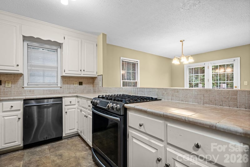 2433 1st Street NW Apt 22, Hickory, NC - 3 beds, 2.5 baths, 1,496 sqft - $225,000