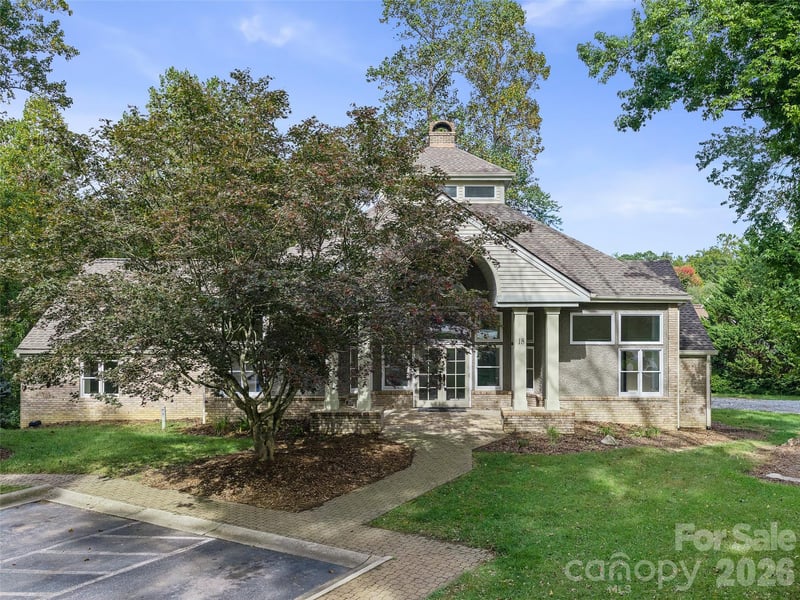 18 Carriage Park Way, Hendersonville, NC - 5 beds, 3.5 baths, 3,606 sqft - $949,000