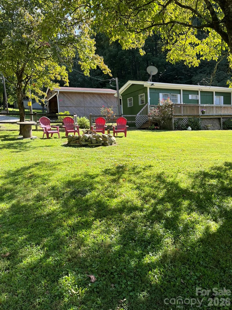 987 Angelwood Lane, Hendersonville, NC - 2 beds, 1 bath, 756 sqft - $150,000