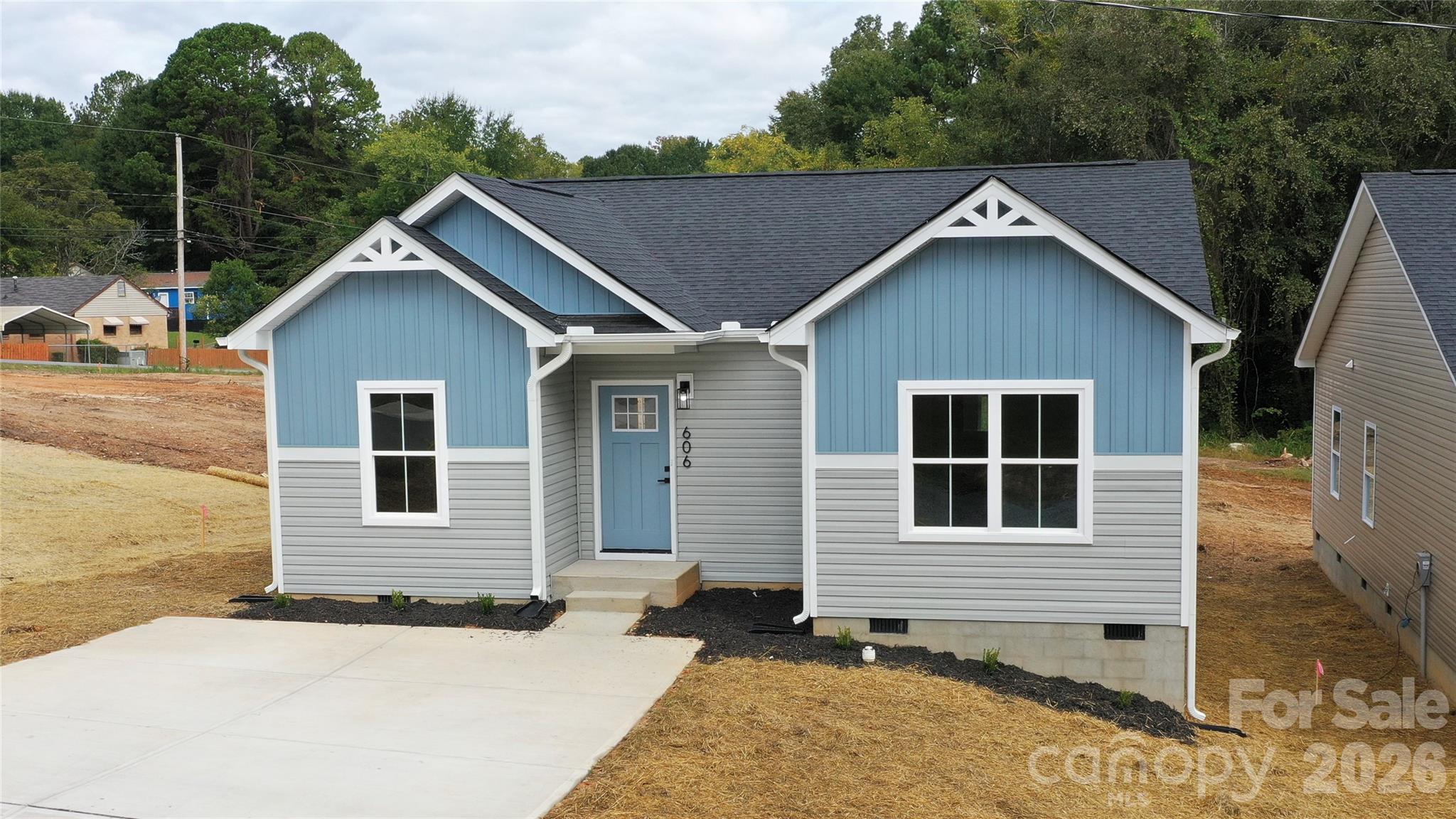 606 E Robinson St, Dallas, NC 28034. property listing photo