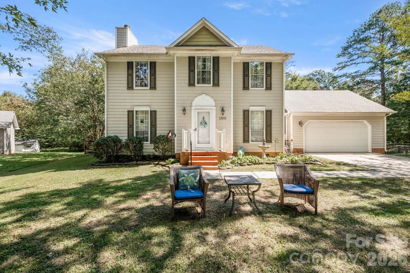 1300 Sugar Hollow Drive, Charlotte, NC - 3 beds, 2.5 baths, 1,839 sqft - $345,000