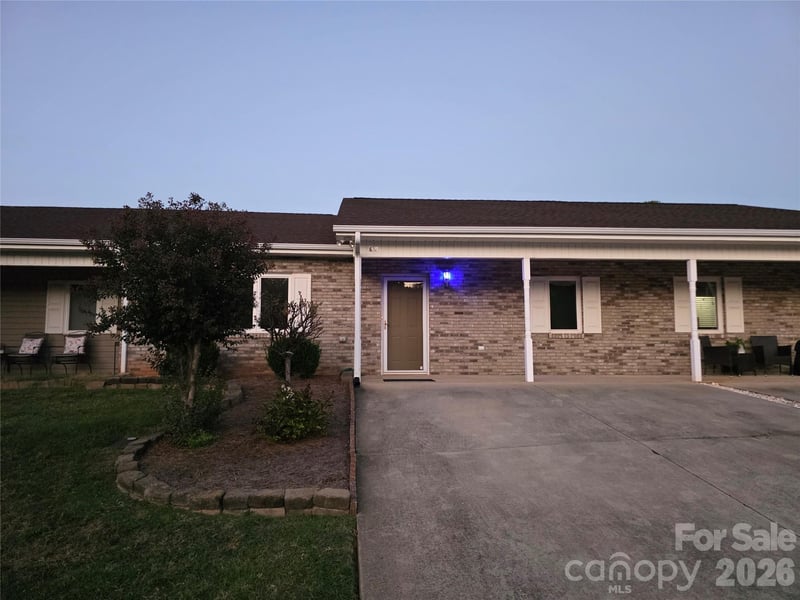505 2nd Street Place NE E2, Conover, NC - 2 beds, 2 baths, 1,306 sqft - $239,000