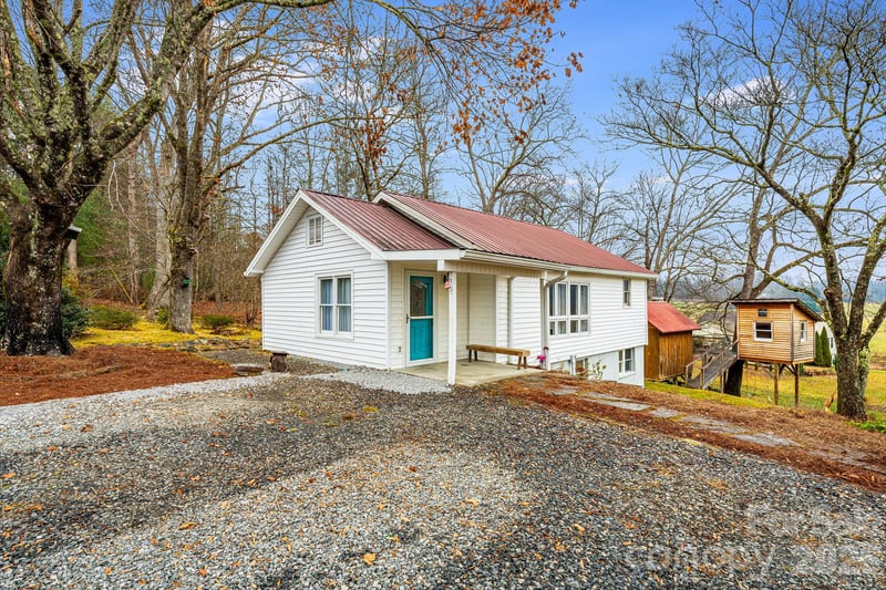 195 Whitmire Road, Brevard, NC - 3 beds, 2 baths, 1,484 sqft - $354,500