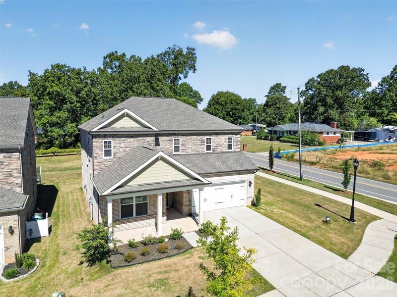 5002 Kinsbridge Drive, Mint Hill, NC - 4 beds, 3 baths, 2,667 sqft - $509,999