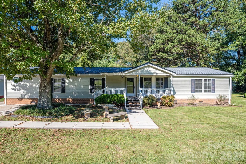 147 Finger Street, Lincolnton, NC - 3 beds, 2 baths, 1,879 sqft - $239,900
