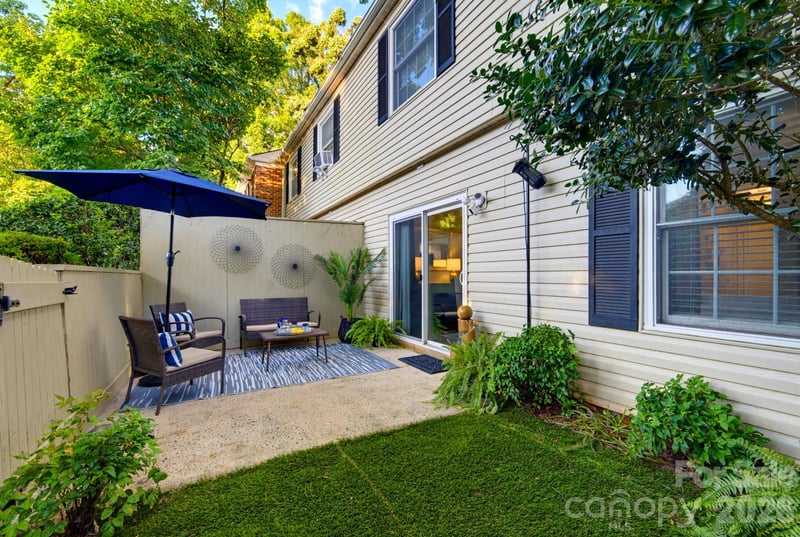 5901 Quail Hollow Road F, Charlotte, NC - 2 beds, 2.5 baths, 1,225 sqft - $260,000