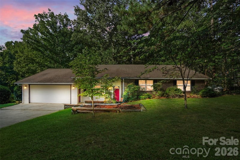 8004 Agape Lane, Waxhaw, NC - 3 beds, 2 baths, 1,722 sqft - $400,000