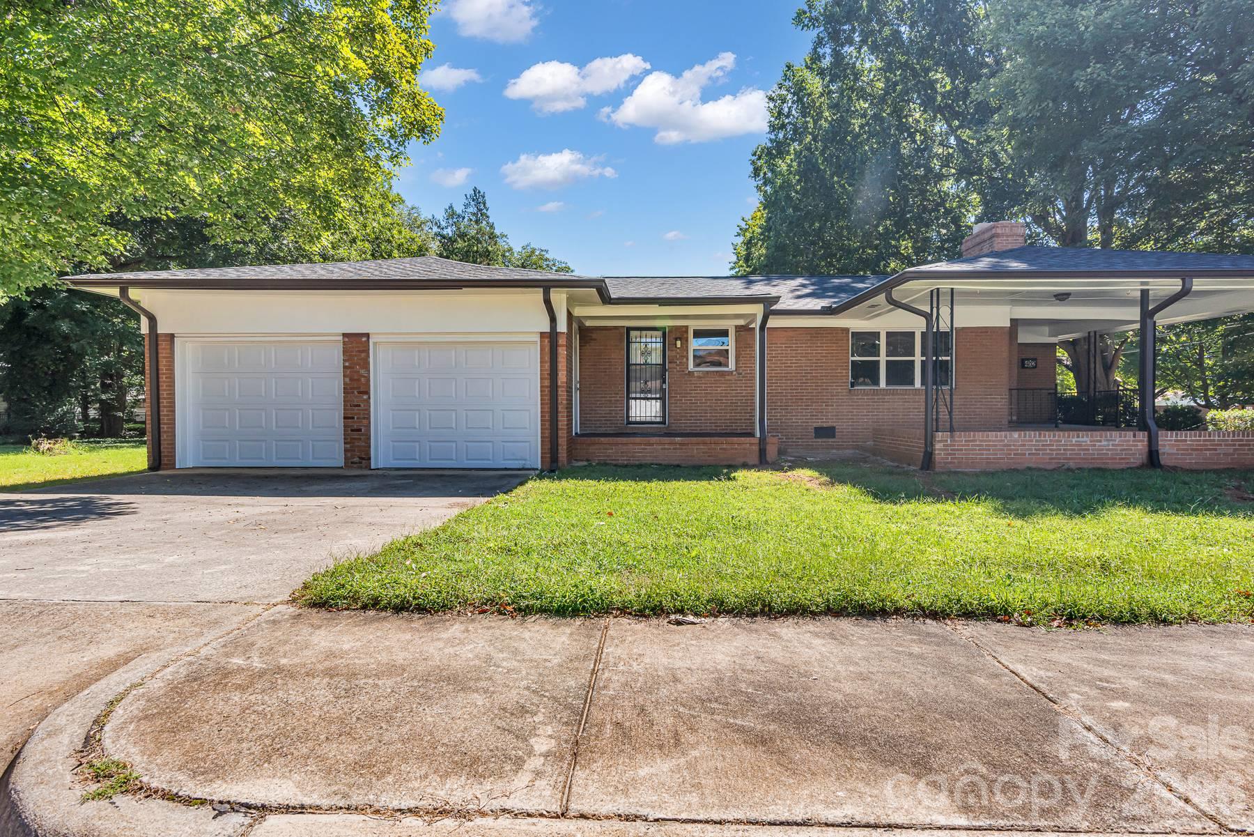 402 E Horah St, Salisbury, NC 28144. property listing photo