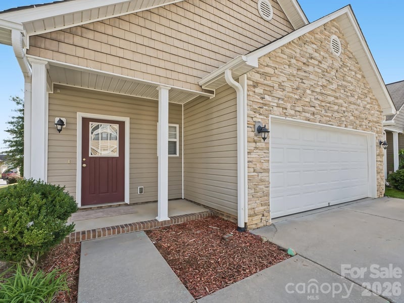15 Chowan Drive, Fletcher, NC - 3 beds, 2.5 baths, 1,647 sqft - $405,000