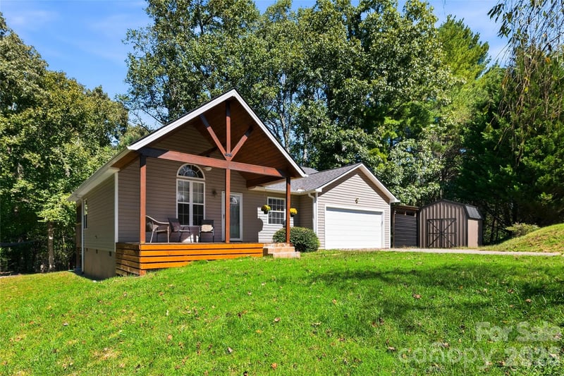 8 Maltese Lane, Weaverville, NC - 3 beds, 2 baths, 1,255 sqft - $395,000