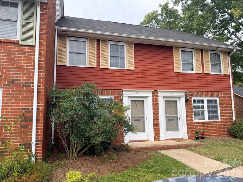 1300 Larchmont Place Apt 202, Salisbury, NC - 1 bed, 1.5 baths, 776 sqft - $99,900