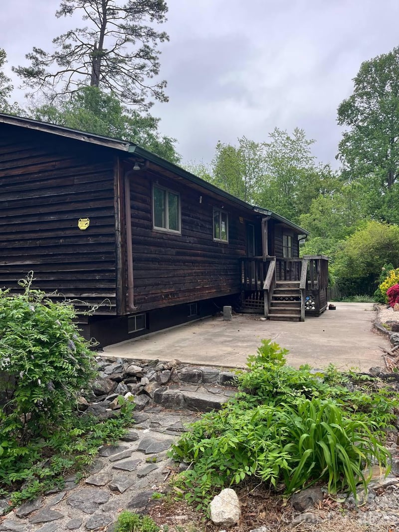 79 Starnes Cove Road, Asheville, NC - 3 beds, 1.5 baths, 3,120 sqft - $230,000