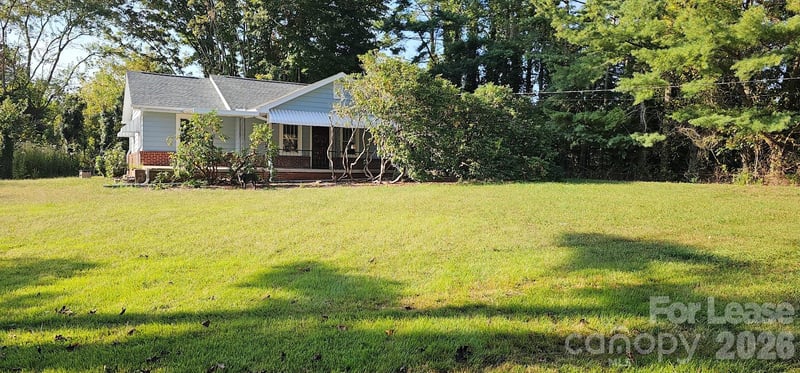 75 Oak Hill Drive, Asheville, NC - 2 beds, 1 bath, 1,009 sqft - $1,950/mo