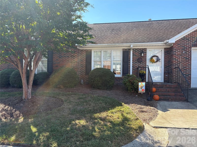 1678-A Union Road A, Gastonia, NC - 2 beds, 2 baths, 1,648 sqft - $335,000