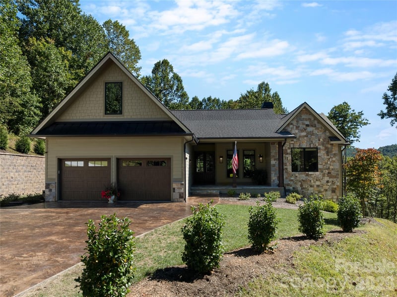945 Somersby Parkway, Hendersonville, NC - 4 beds, 3.5 baths, 4,138 sqft - $1,795,000