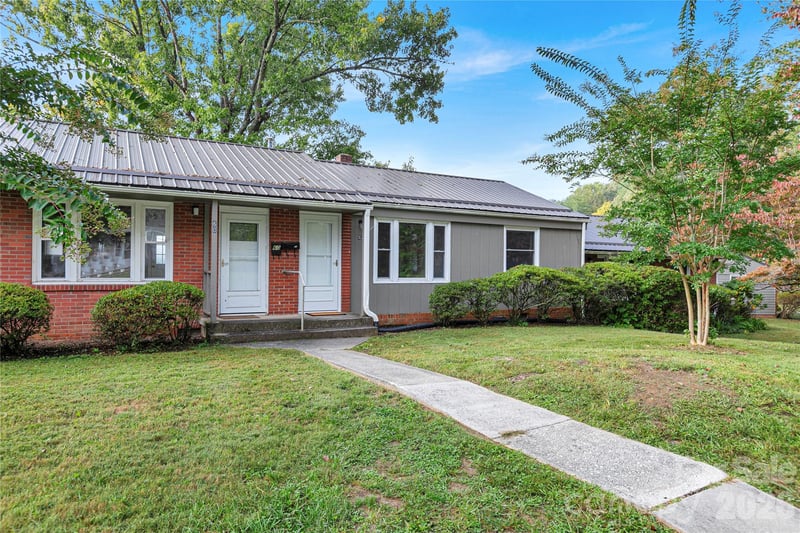 52 Elm Bend Road, Brevard, NC - 2 beds, 1 bath, 693 sqft - $215,000