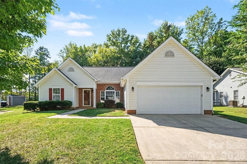11609 Long Forest Drive, Charlotte, NC - 3 beds, 2 baths, 1,642 sqft - $330,000