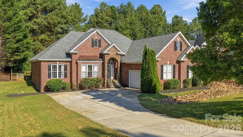 172 Honeysuckle Creek Loop, Mooresville, NC - 4 beds, 3 baths, 2,831 sqft - $629,000