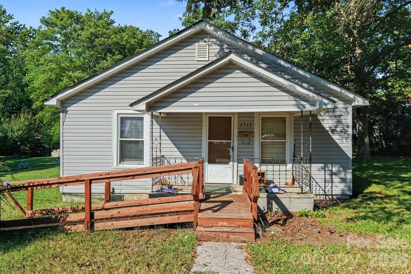 2713 Glendale Avenue, Kannapolis, NC - 2 beds, 1 bath, 928 sqft - $150,000