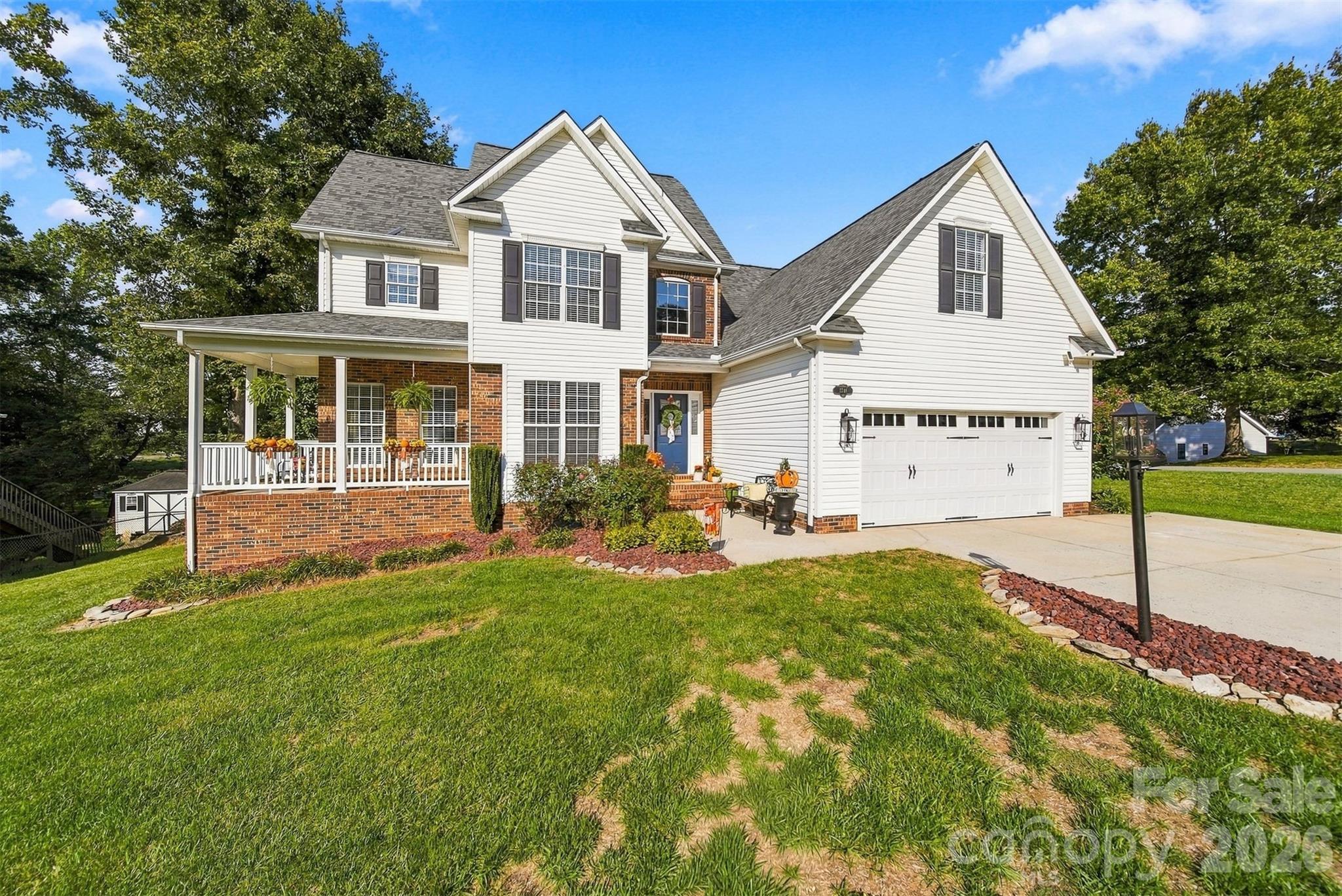 2741 25th St NE, Hickory, NC 28601. property listing photo