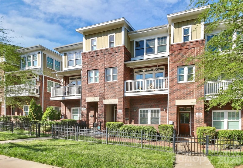 1420 W 4th Street, Charlotte, NC - 3 beds, 3.5 baths, 2,017 sqft - $550,000