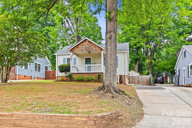 3225 Commonwealth Avenue, Charlotte, NC - 2 beds, 1 bath, 928 sqft - $460,000