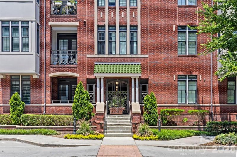 2810 Selwyn Avenue Apt 209, Charlotte, NC - 2 beds, 2 baths, 1,157 sqft - $539,500