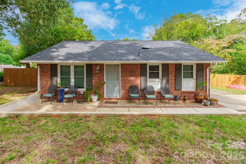 1109 Pinewood Road, Rock Hill, SC - 2 beds, 1 bath, 1,026 sqft - $265,000