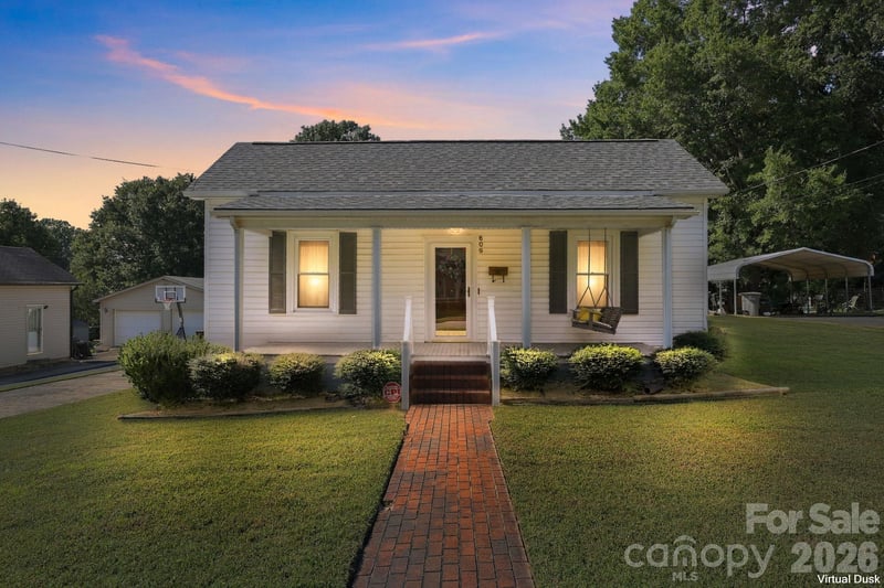 609 Poplar Avenue, Kannapolis, NC - 2 beds, 1 bath, 1,384 sqft - $250,000
