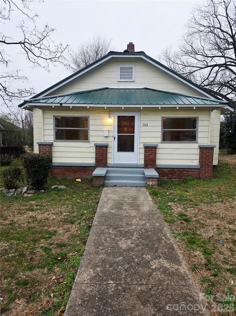 703 Buffalo Lane, Shelby, NC - 3 beds, 2 baths, 1,270 sqft - $137,499