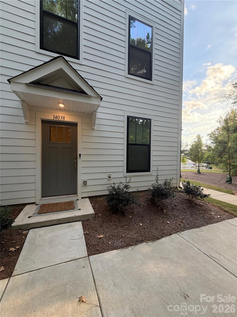 14038 Felix Lane, Charlotte, NC - 3 beds, 3.5 baths, 2,008 sqft - $575,000