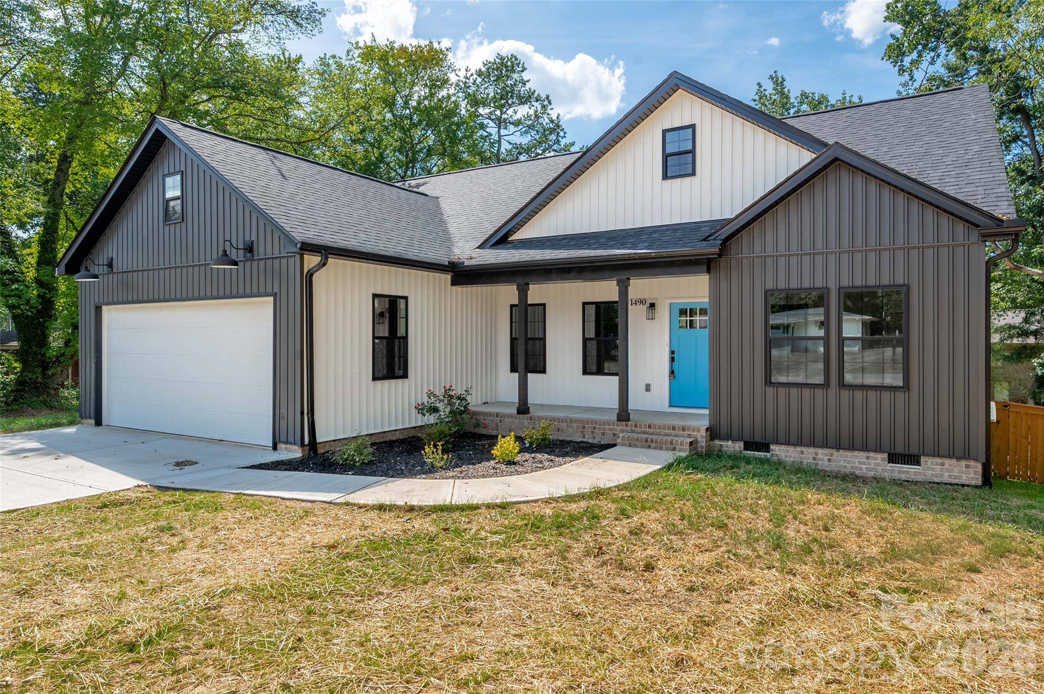 1490 Oakwood Ave, Kannapolis, NC 28081. property listing photo