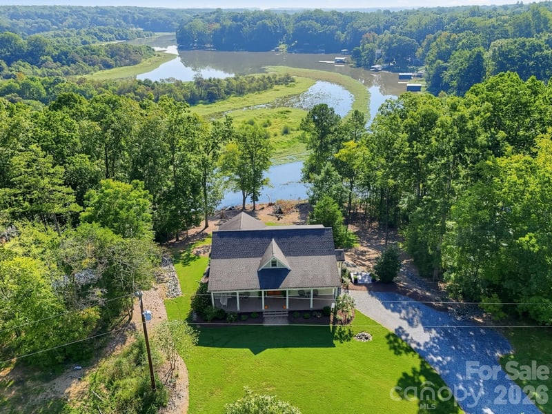 180 Duck Cove Road, Belmont, NC - 4 beds, 3 baths, 3,300 sqft - $999,999