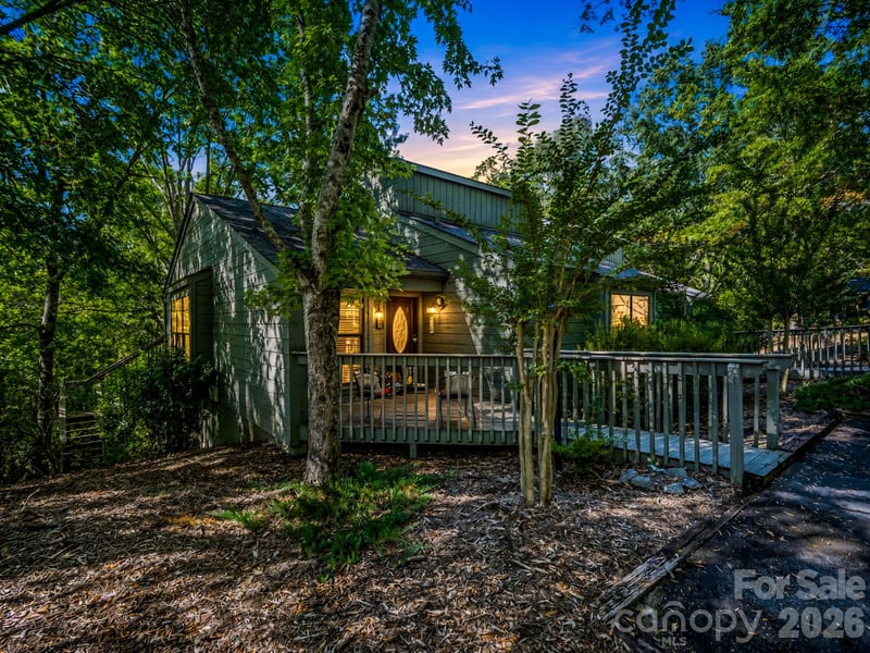 121 Quail Run Court Apt 1629, Lake Lure, NC - 2 beds, 2 baths, 1,180 sqft - $362,900