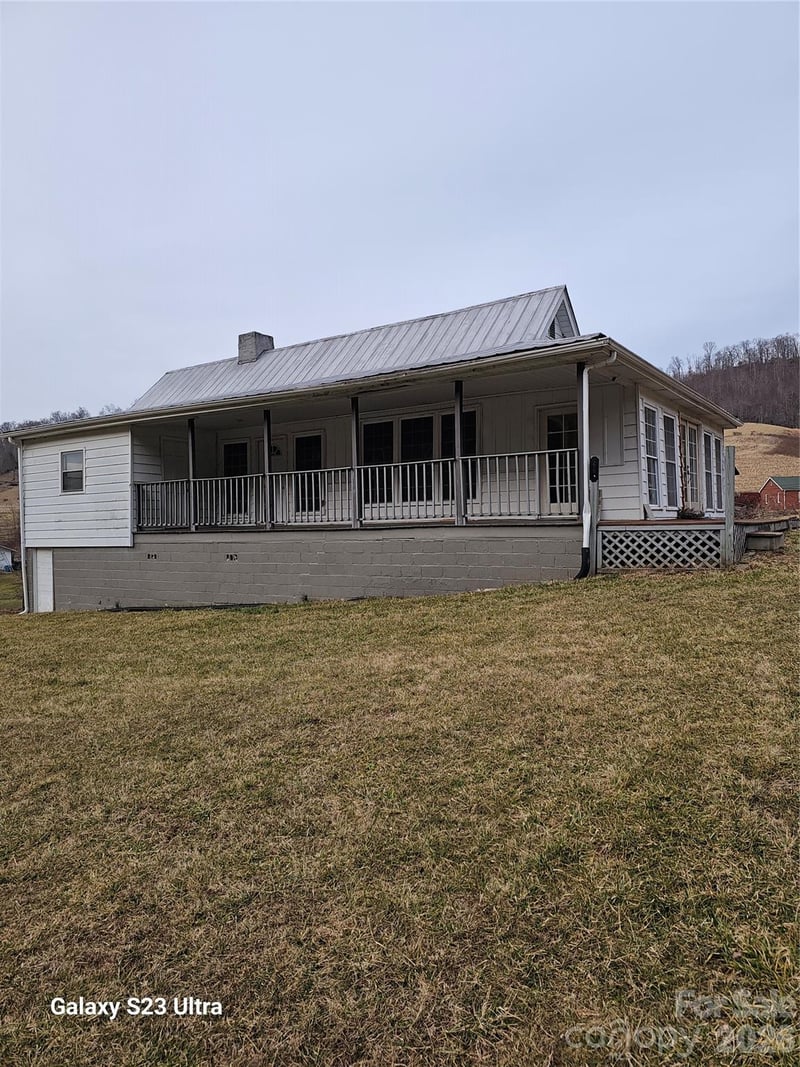 664 Water Street, Bakersville, NC - 2 beds, 2 baths, 1,190 sqft - $195,000
