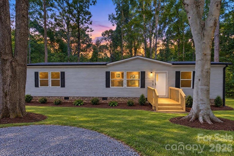 1020 Freedom Drive, Statesville, NC - 3 beds, 2 baths, 1,520 sqft - $250,000