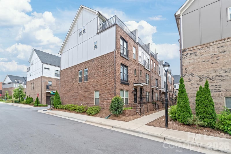 13051 Tinton Avenue, Charlotte, NC - 3 beds, 3.5 baths, 1,946 sqft - $2,995/mo