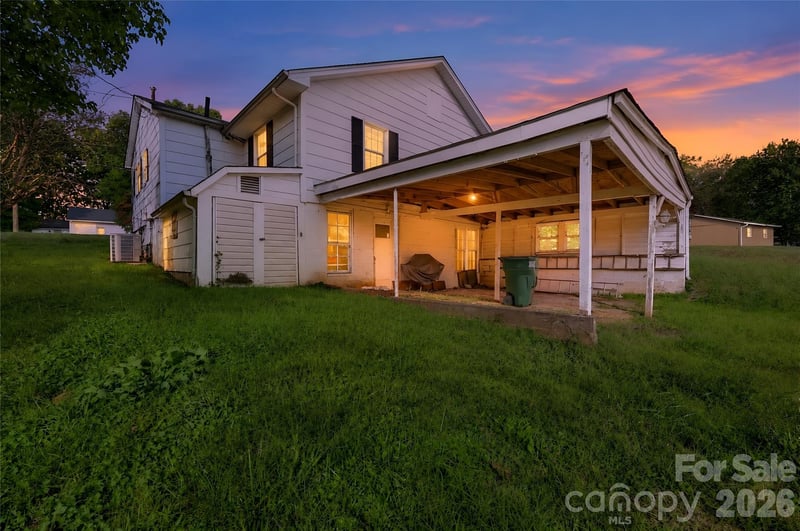 519 E 2nd Avenue, Newton, NC - 3 beds, 1 bath, 1,383 sqft - $157,000
