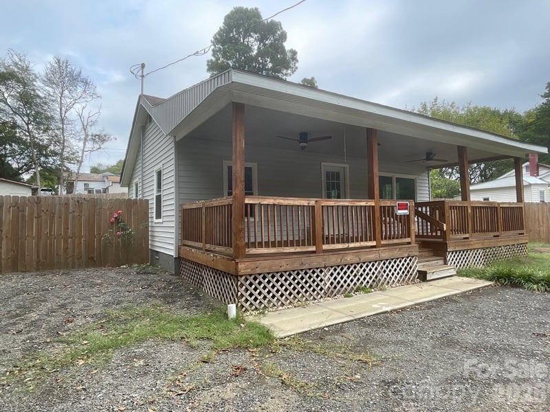 109 Walnut Avenue, Belmont, NC - 2 beds, 1 bath, 600 sqft - $169,900
