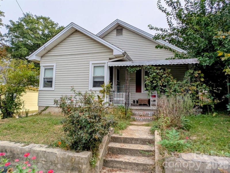 306 Morris Street N, Gastonia, NC - 3 beds, 2 baths, 1,576 sqft - $155,000