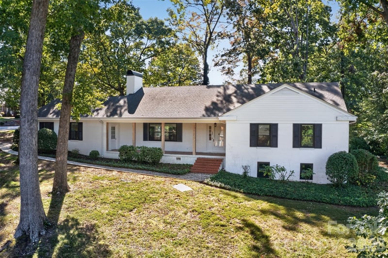 356 7th Avenue NE, Hickory, NC - 4 beds, 3 baths, 2,036 sqft - $465,000