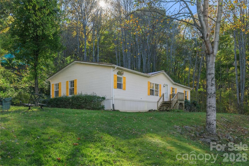 106 Nunnehi Trail, Waynesville, NC - 3 beds, 2 baths, 1,532 sqft - $239,000