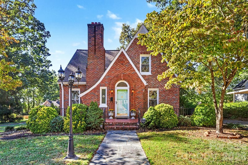 507 N 5th Street, Albemarle, NC - 3 beds, 1.5 baths, 2,242 sqft - $325,000